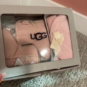 Ugg baby Jesse bow and beanie